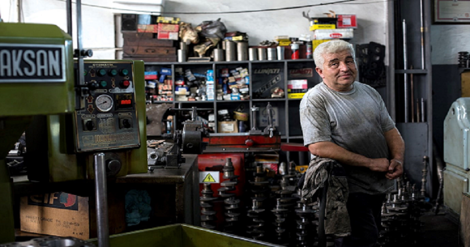 What are the Advantages of Starting a Small Business the Disadvantages