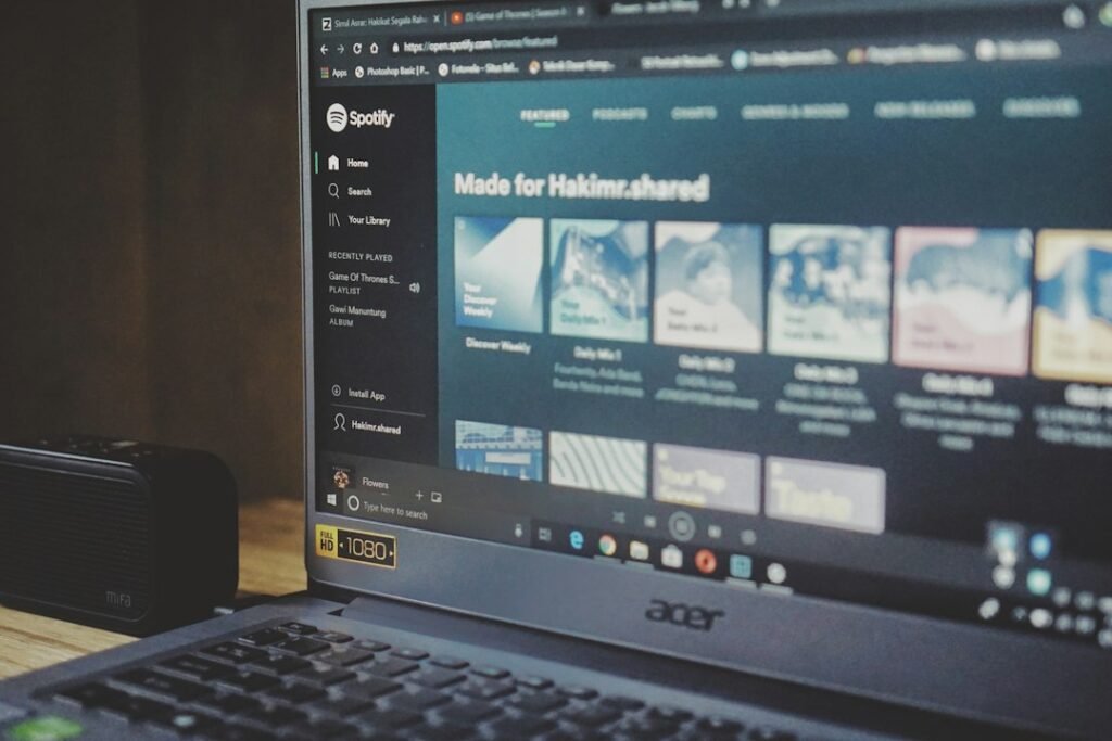 Laptop for managing a streaming subscription in a web browser